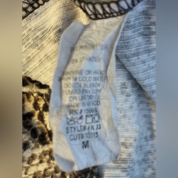 Free Kisses Snakeskin Print Top Mock Turtleneck Puffed Sleeve M - Picture 6 of 6